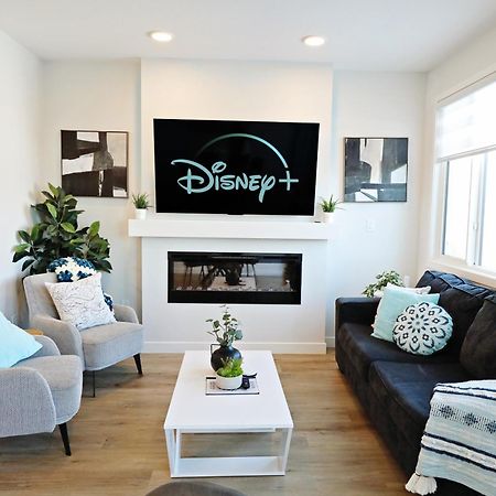 Stylish Home With 3 King Beds,Garage,Disney+ Edmonton Dış mekan fotoğraf