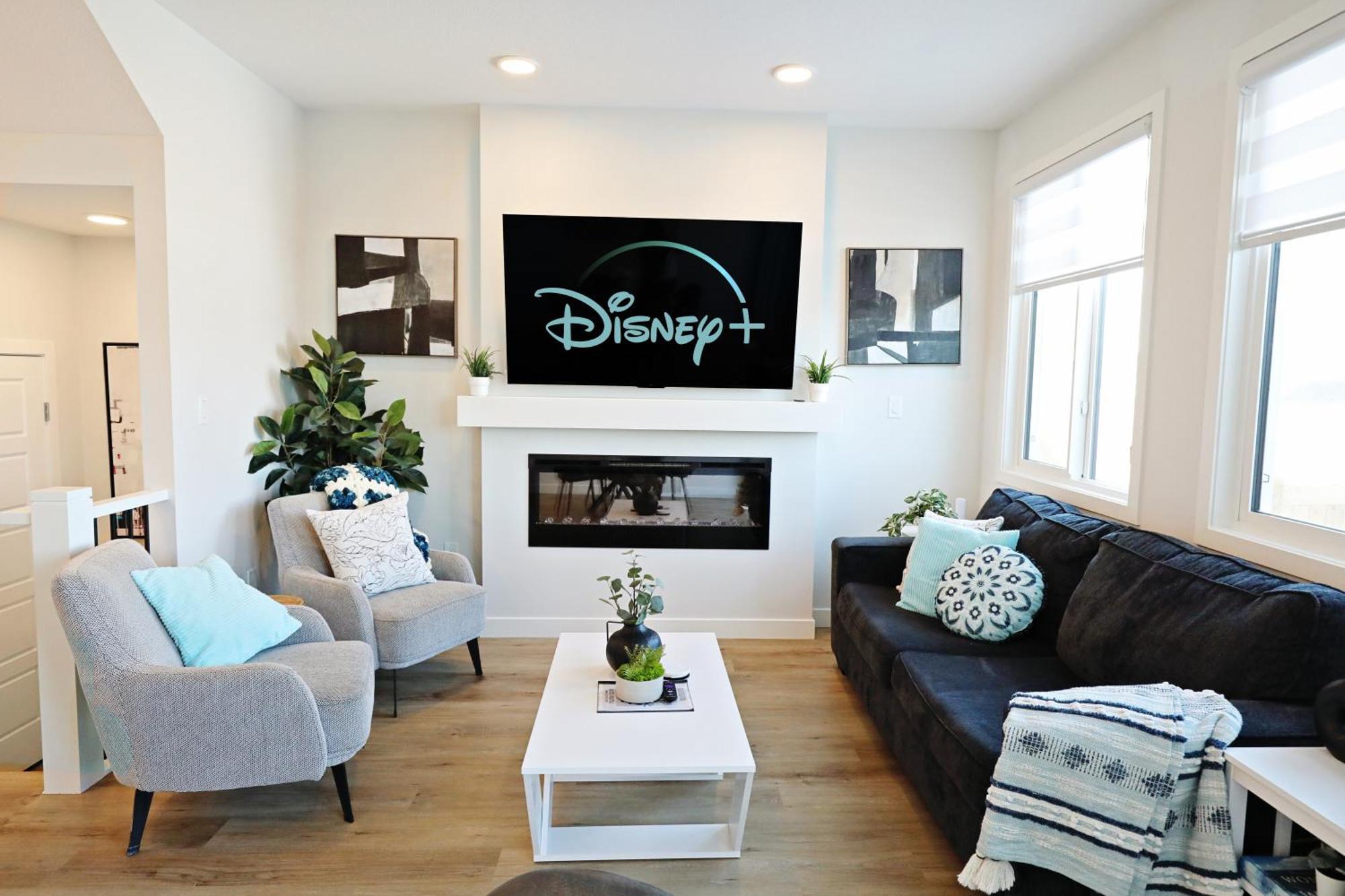 Stylish Home With 3 King Beds,Garage,Disney+ Edmonton Dış mekan fotoğraf