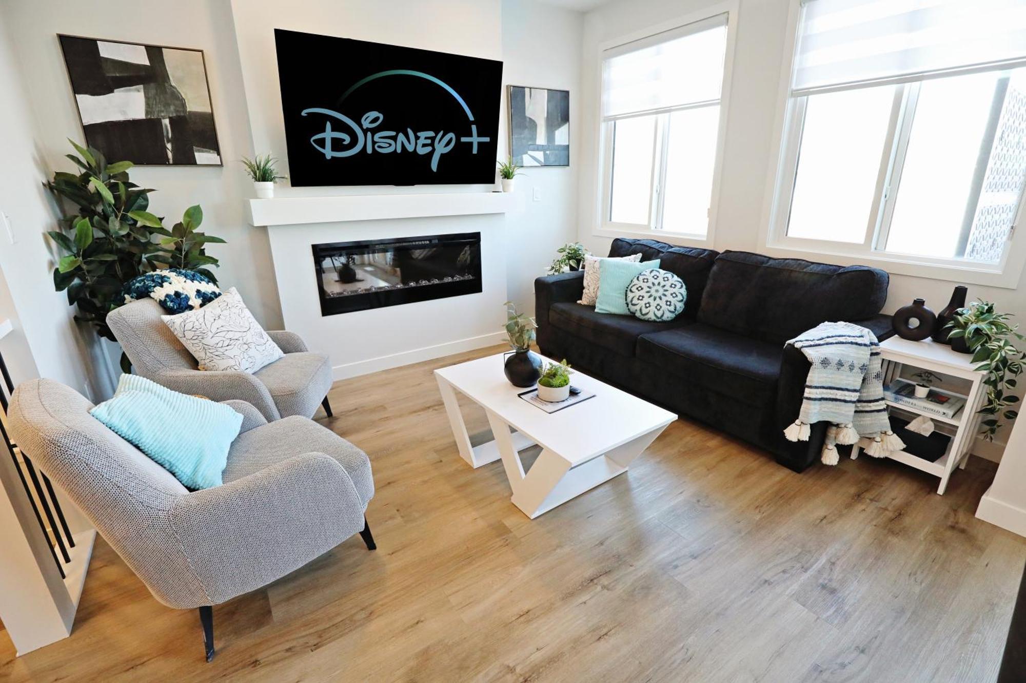 Stylish Home With 3 King Beds,Garage,Disney+ Edmonton Dış mekan fotoğraf